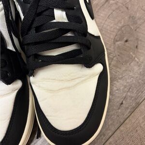 Nike Women's Black and White Sneakers